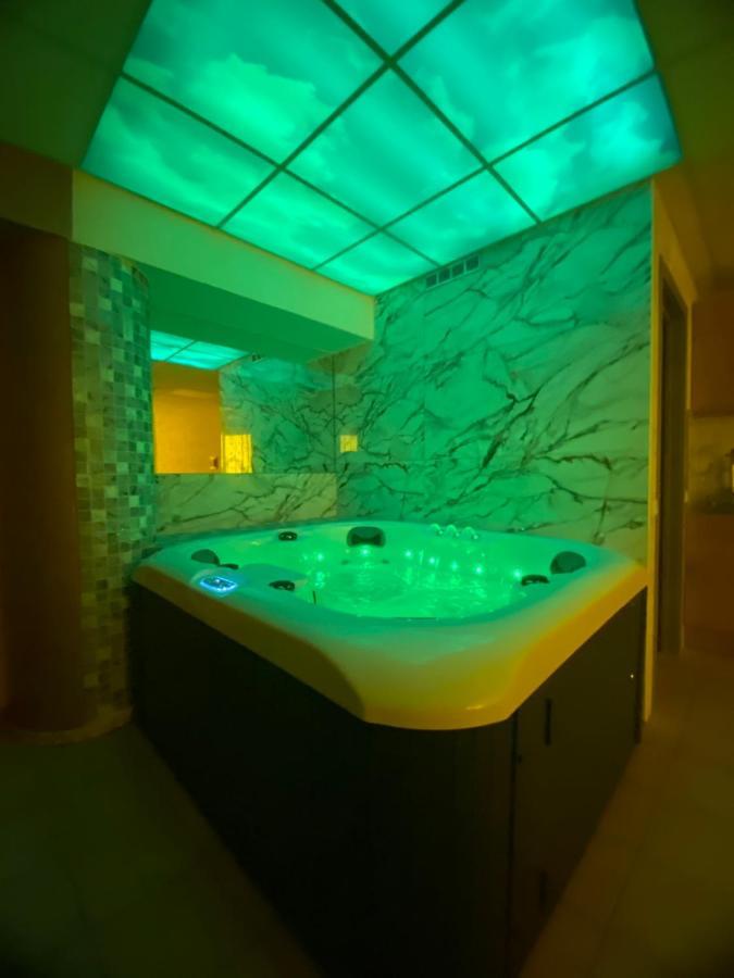 Jacuzzi Apartament Old Town Klaipėda Extérieur photo